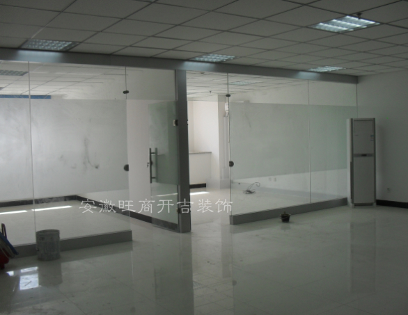 办公室玻璃隔断装修